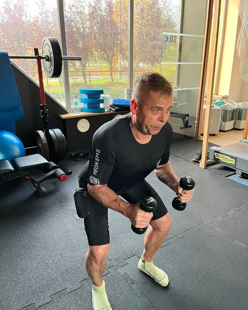 Trening EMS z hantlami